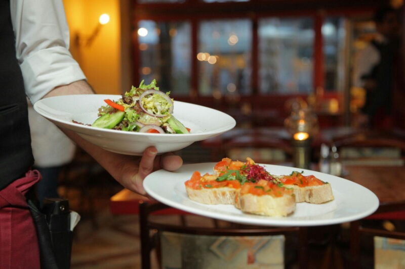 waiter-serving-5-star-dishes