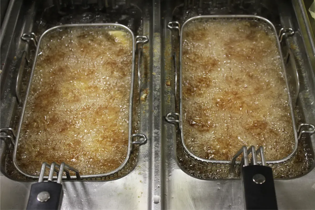 two-fry-badskets-in-deep-fryer